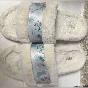 Vionic Erma Sandals Slippers Women’s Sz 9 Faux Fur